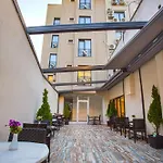 Sim Crown Hotel